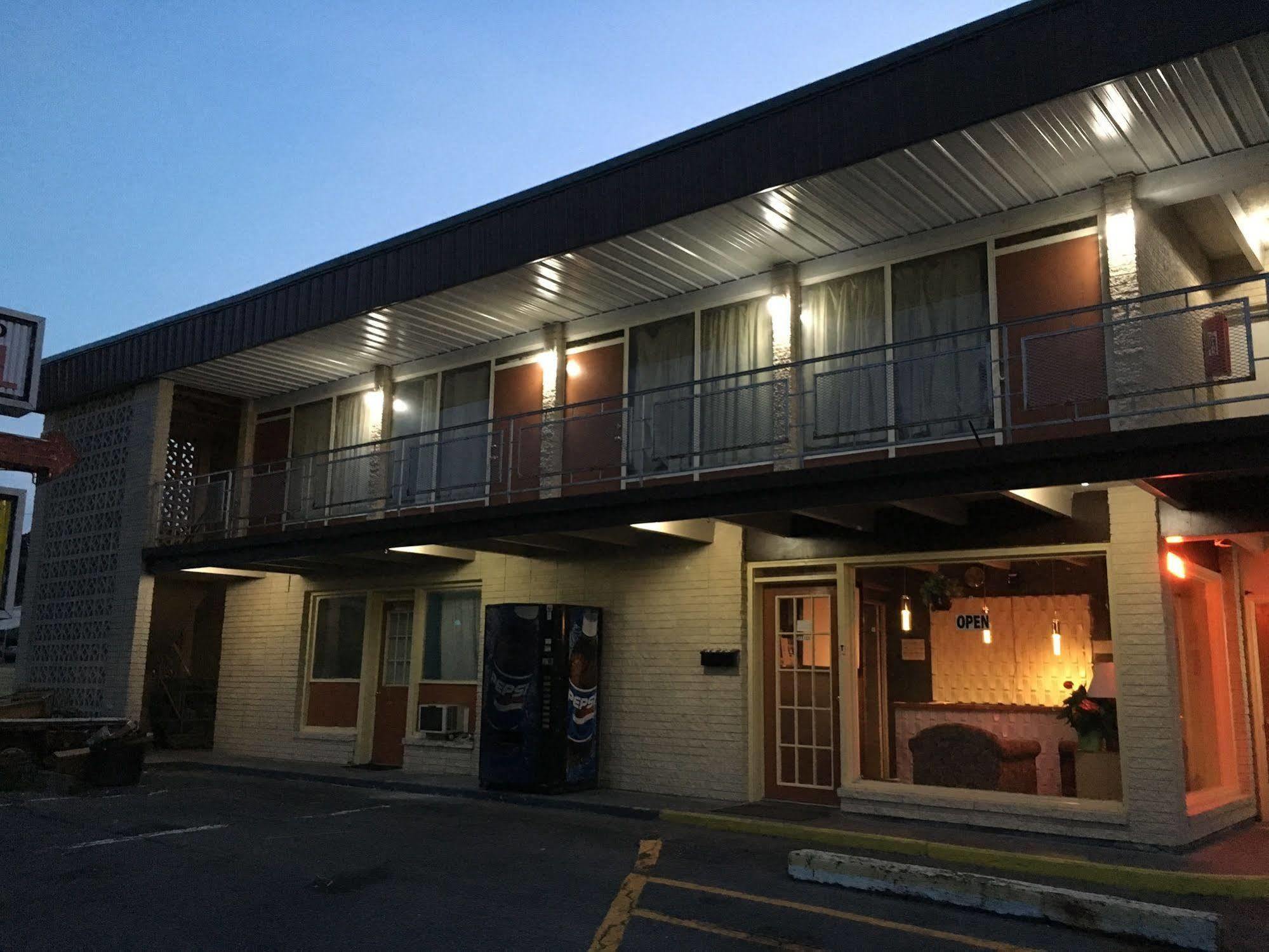 Sonrise Inn Lincoln Hwy By Oyo Breezewood Extérieur photo